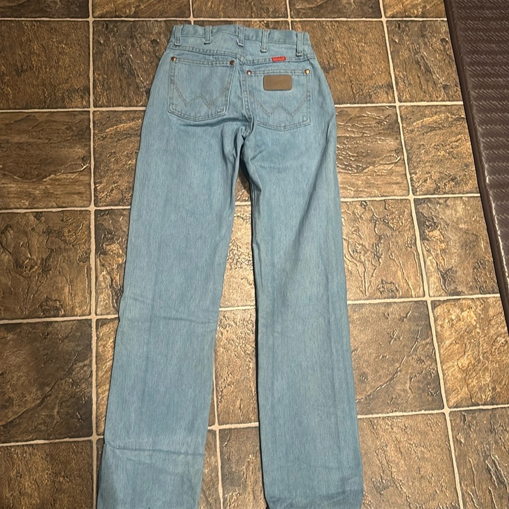 Women’s light wash cowboy cut wranglers